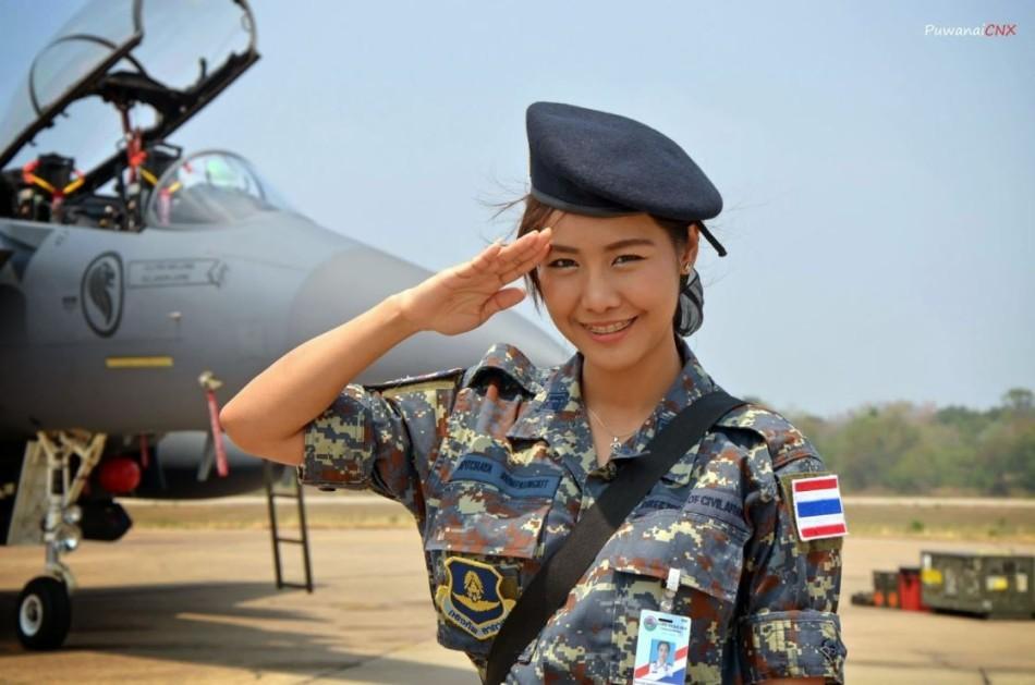 漂亮女兵助阵三国空军联合军演