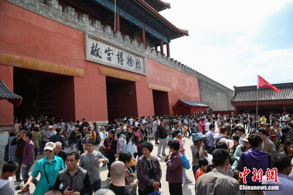 五一小长假各地景点火爆