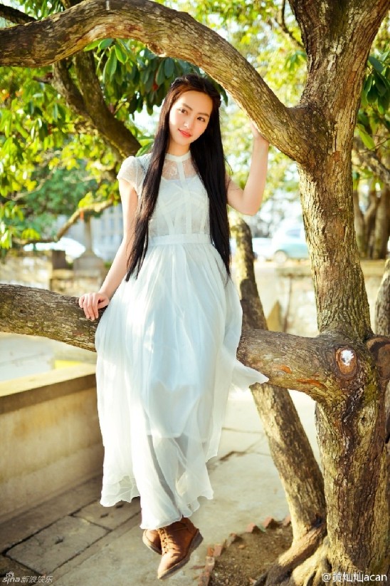 “武大女神”生活美照 长发飘逸清新自然