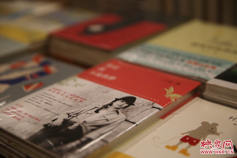 书店内的书。