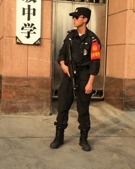 浙江"特警哥"一夜爆红 浙江"特警哥"一夜爆红