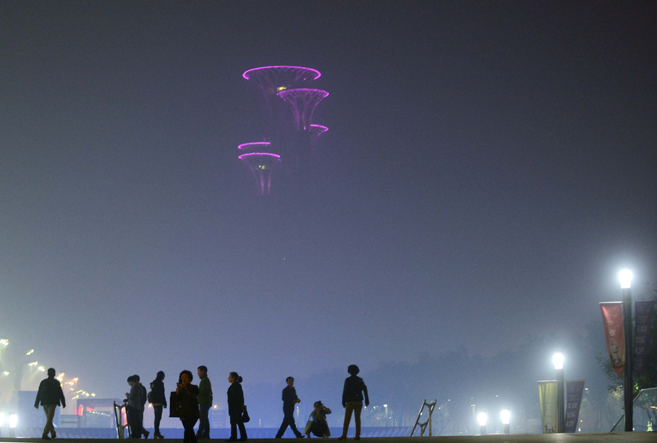 中国多地陷入严重雾霾 摄影师拍摄雾霾奇观