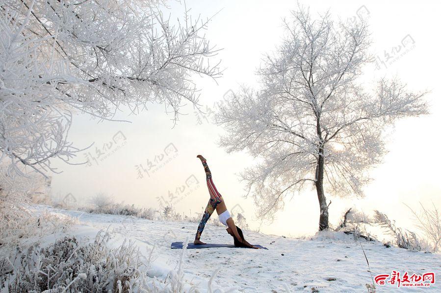吉林女孩-30℃挑战冰雪瑜伽