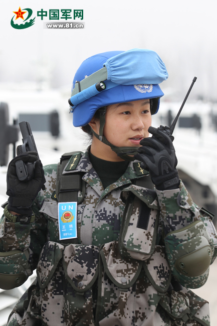 中国首支维和步兵营女兵班精彩亮相