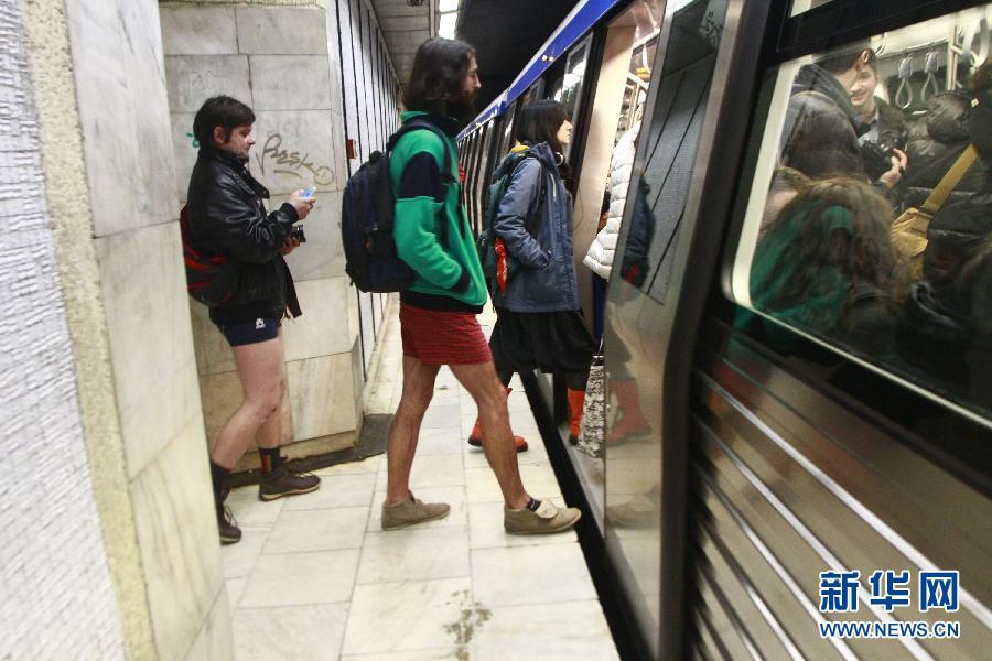 “不穿裤子搭地铁”