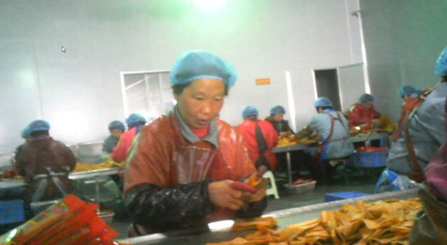 “史上最牛零食”辣条生产现场