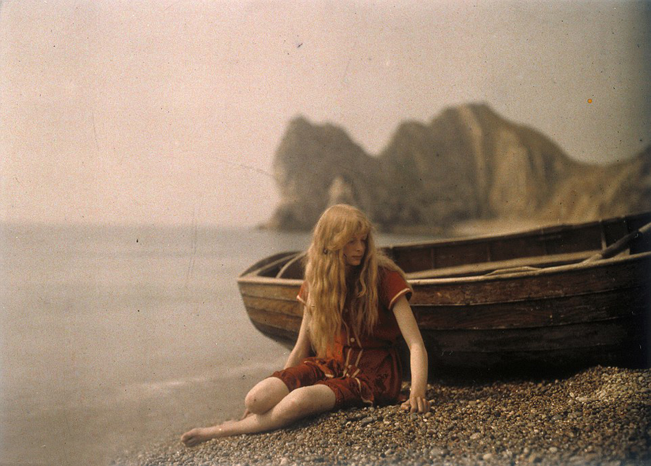 1913年红衣美女的彩色照片