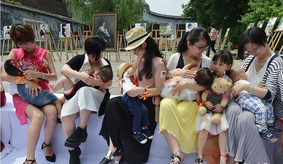 福州辣妈街头哺乳快闪