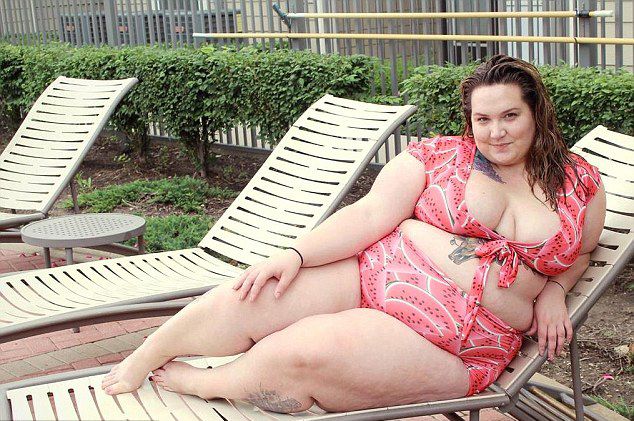 英超重女子晒自拍反对身材歧视