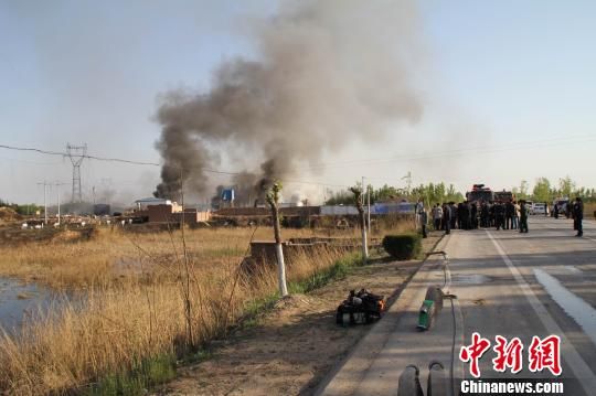 河北武邑一化工厂发生爆炸2人撤离中受伤（图）