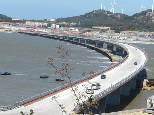 山东首座海岛跨海大桥建成通车。（资料图）