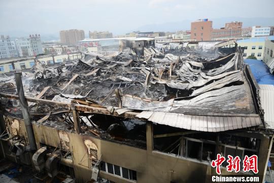 温州一鞋厂发生火灾因周边违建12小时才扑灭