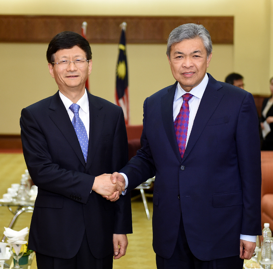 月9日，习近平主席特使、中共中央政治局委员、中央政法委书记孟建柱在吉隆坡会见马来西亚内政部长扎希德。