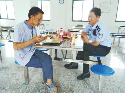 男子与家人赌气 揣4块5欲沿高速走回家