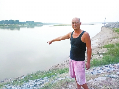  男子黄河边捞鱼遇落水 连续三次下水救出三个孩子