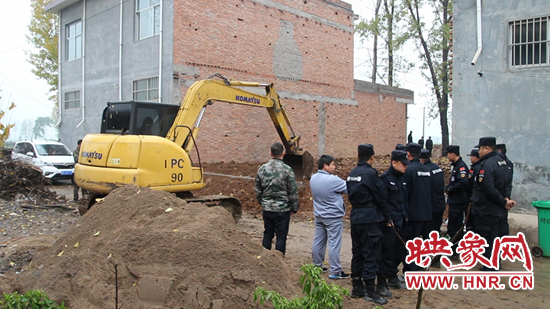 钟楼街道集中拆除违法建设