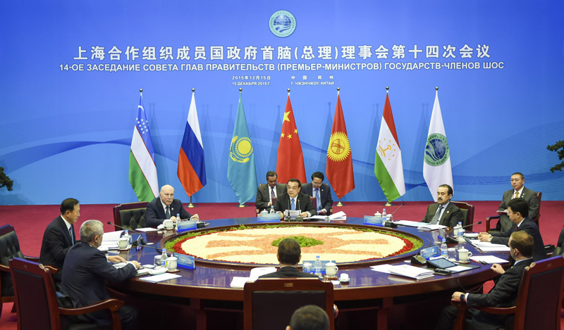 李克强总理15日上午在郑州国际会展中心主持上合总理会小范围会谈。