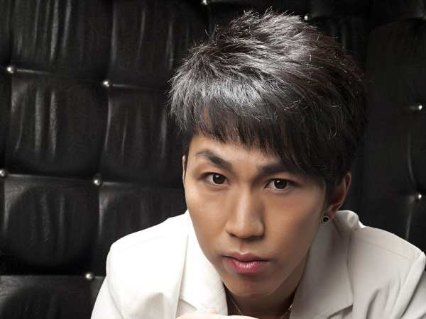 《越夜越动听》主持人晨风