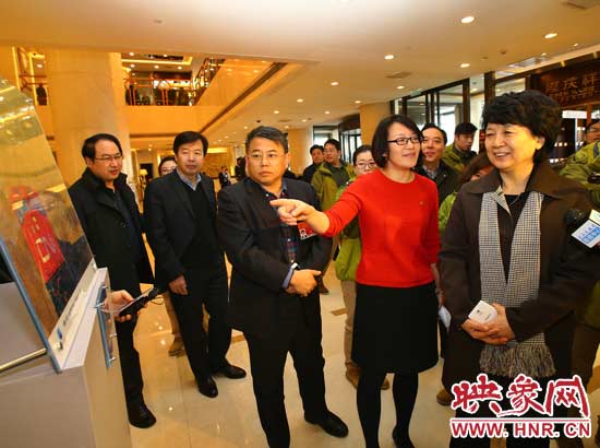 河南大象融媒集团总编辑,全国两会报道北京指挥中心负责人徐秀丽介绍