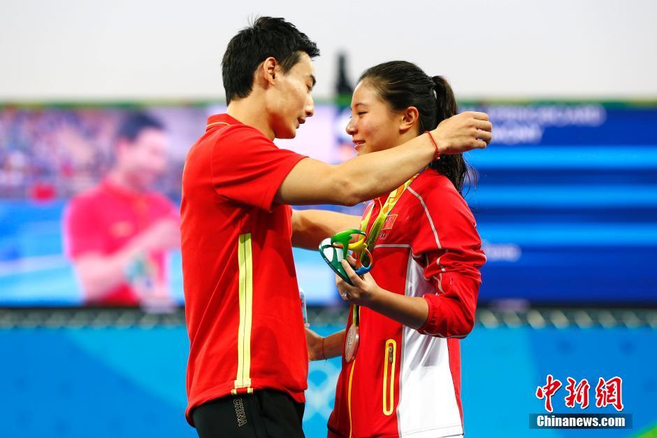 秦凯奥运赛场向何姿求婚成功