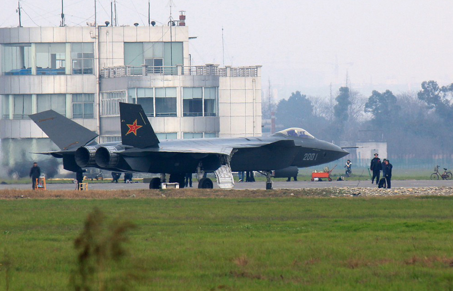 实拍歼20战机连续高机动飞行