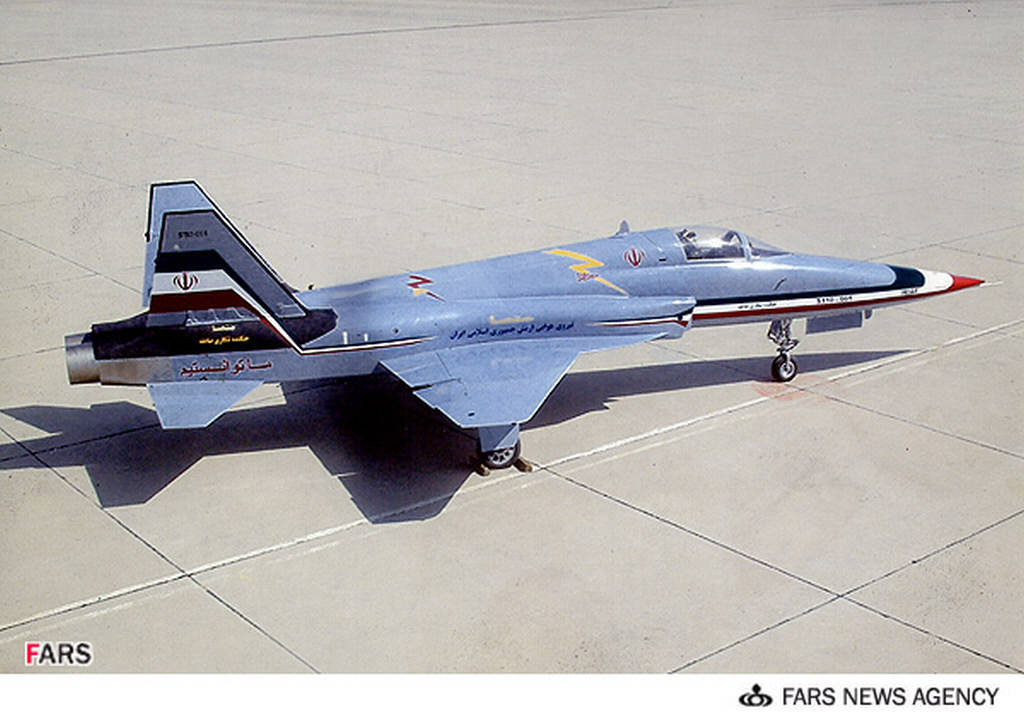伊朗自制战斗轰炸机"闪电"