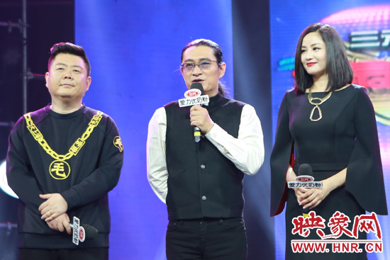 本次担当《你最有才》评委的女神 真汉子组合,左起毛子哥,黄安,瞿颖