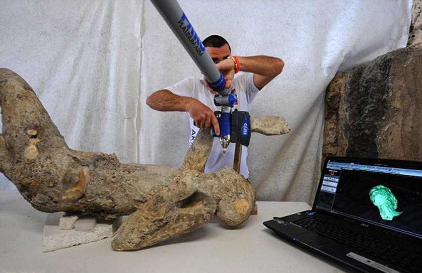 考古学家修复庞贝古城居民化石