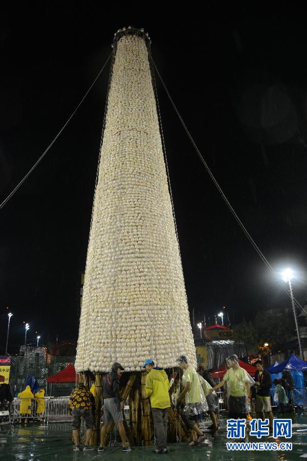香港长洲太平清醮抢包山大赛因雷暴警告取消